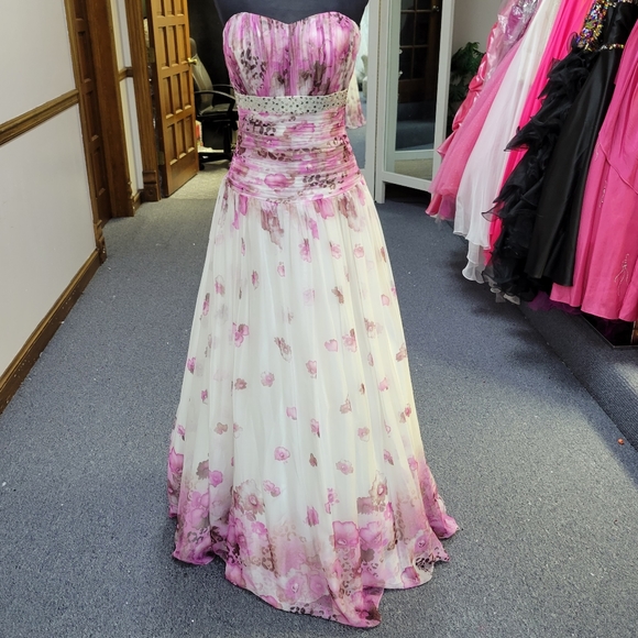 CIRE PINK/WHITE FLOWY DRESS - Picture 1 of 9